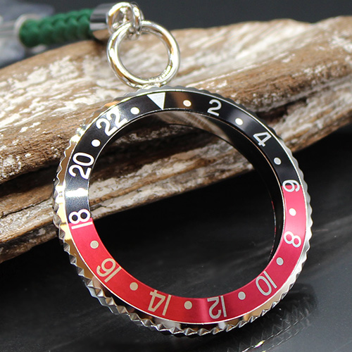 TheCrownDNA Schlüsselanhänger aus Edelstahl/ Metall - Motiv Lünette einer exklusiven Uhrenmarke in schwarz/rot 